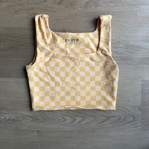 SKATIE Cárter Active Top Yellow Checkered Crop Top